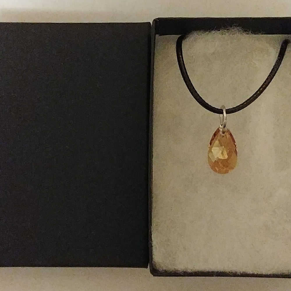 Illusion Gold Crystal Teardrop Necklace - Picture 8 of 8